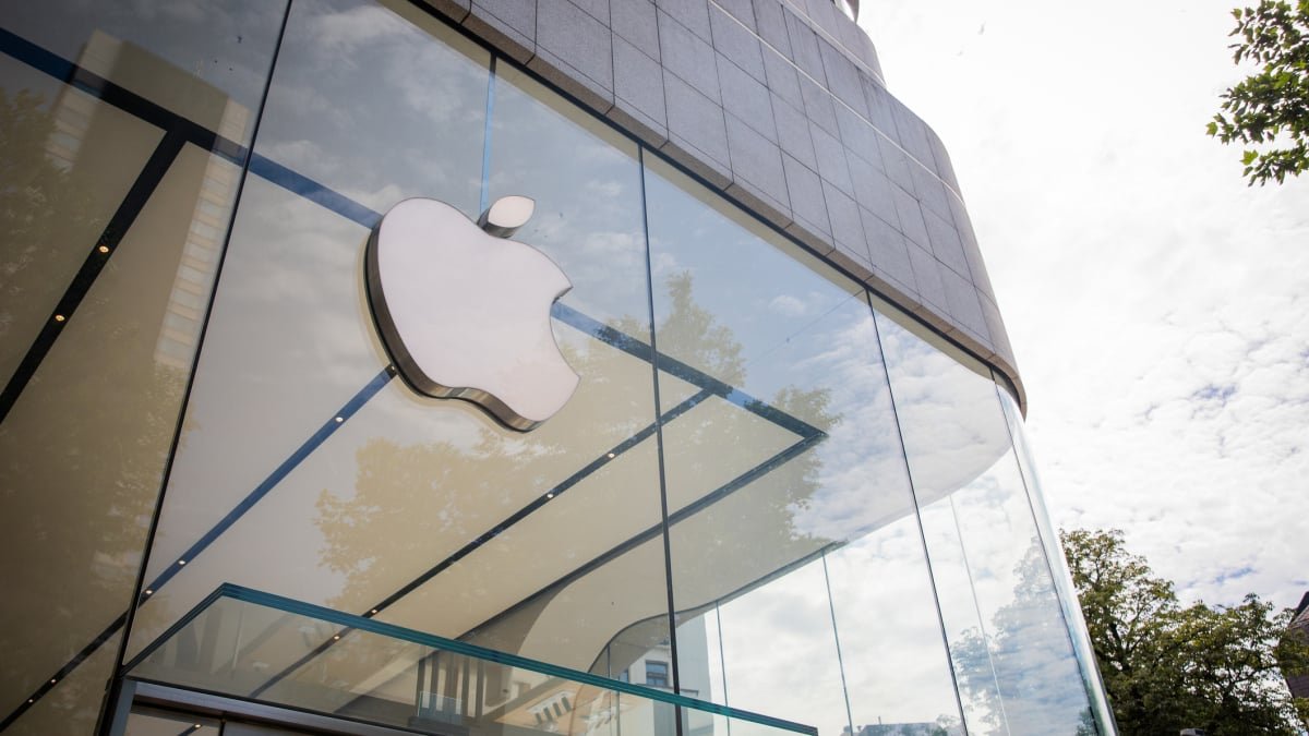 Man supposedly swiped Apple’s self-driving project source code