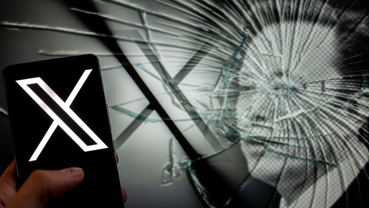 Elon Musk should filter offensive tweets for users too, right?