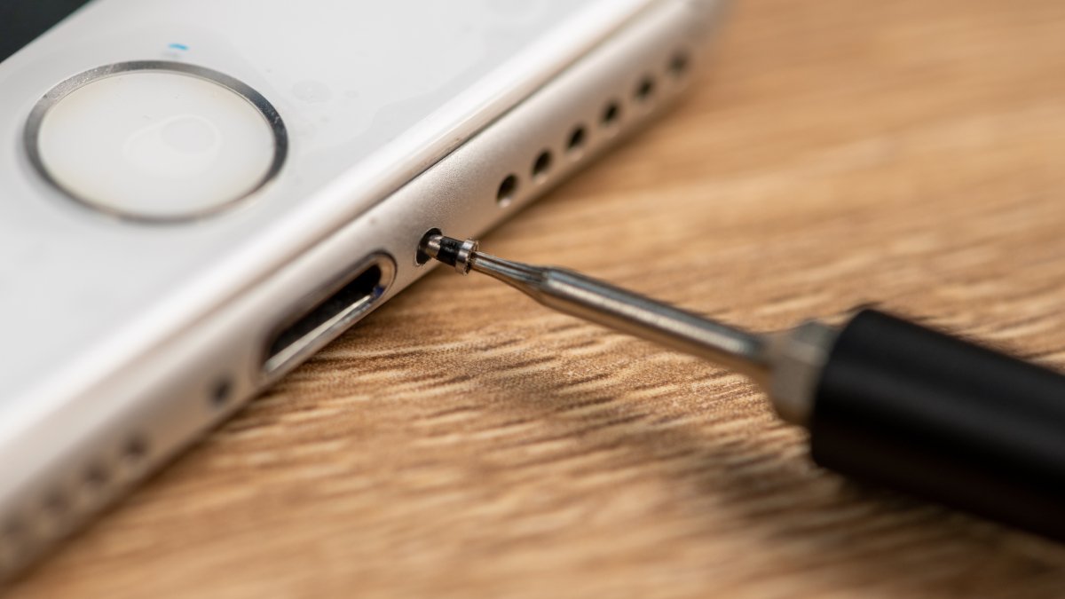 Apple to expand availability of repair tools for iPhones