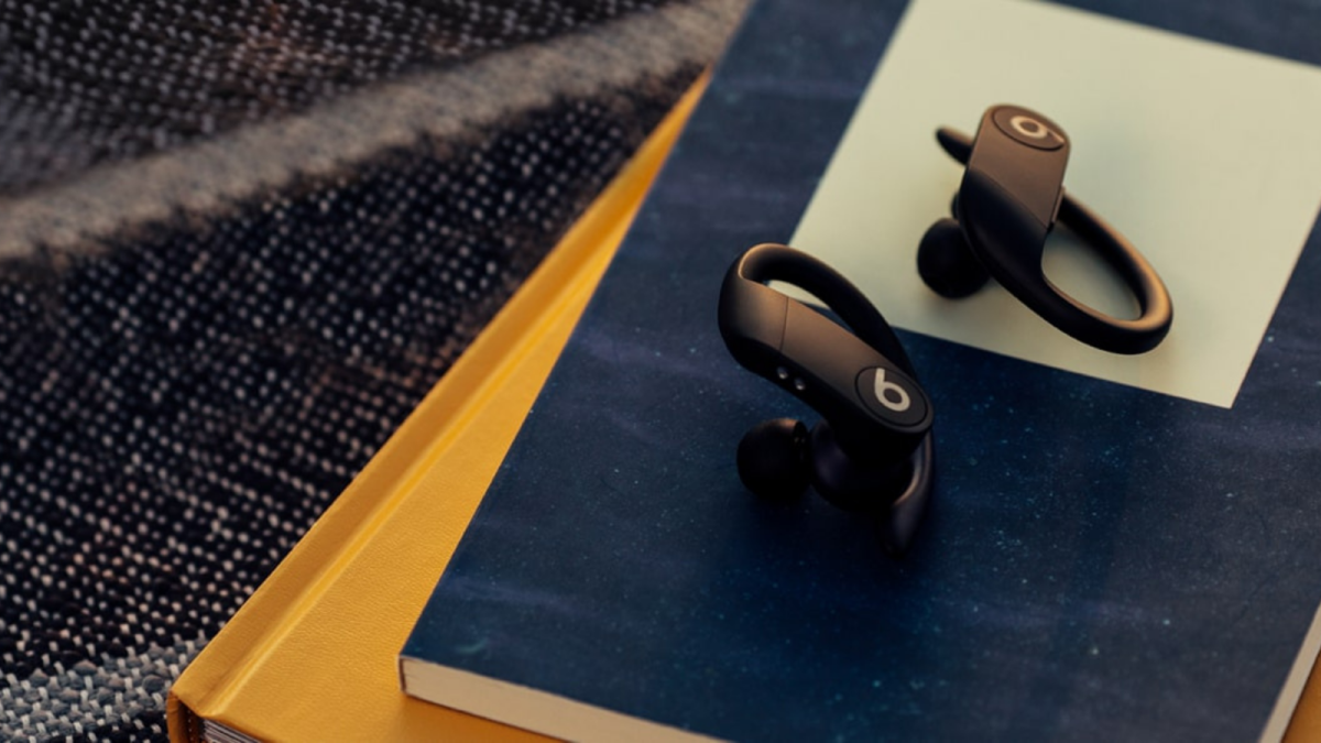 The Powerbeats Pro reach a historical low price of $129.95