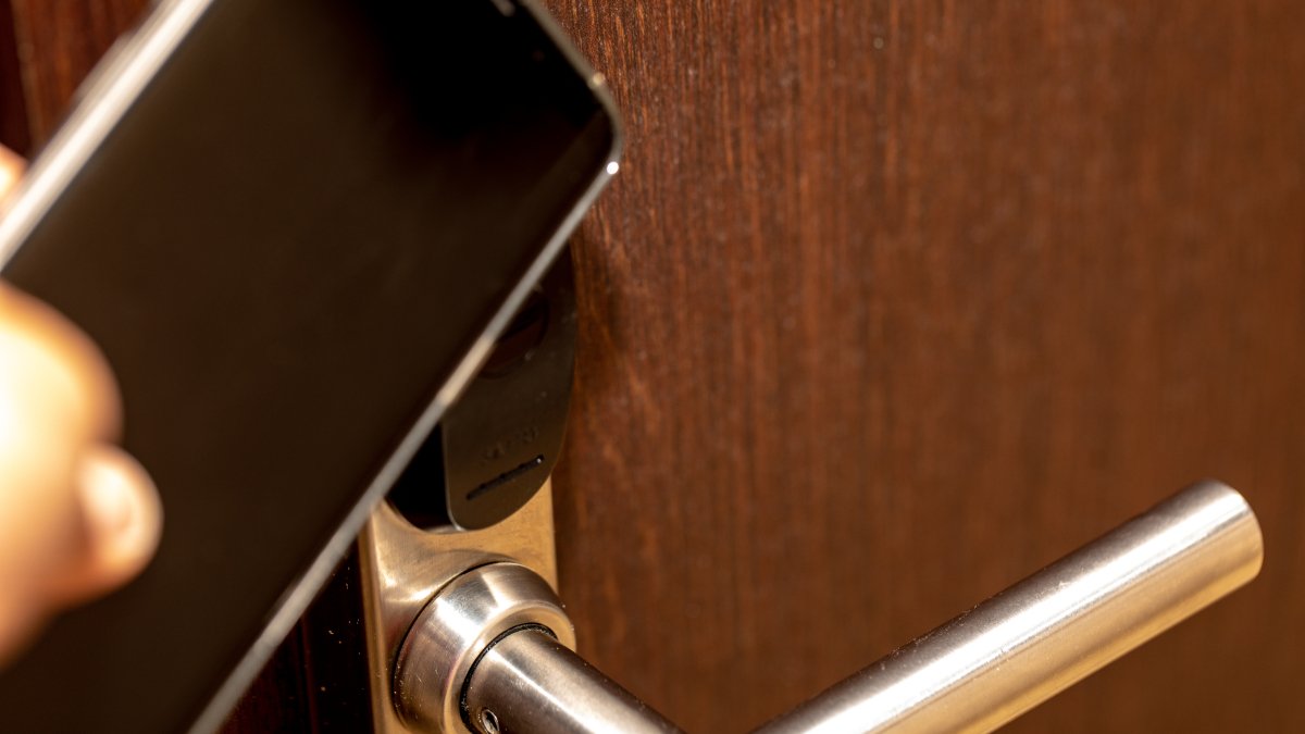 Use your Android to unlock your hotel room – here’s how with Google Wallet!