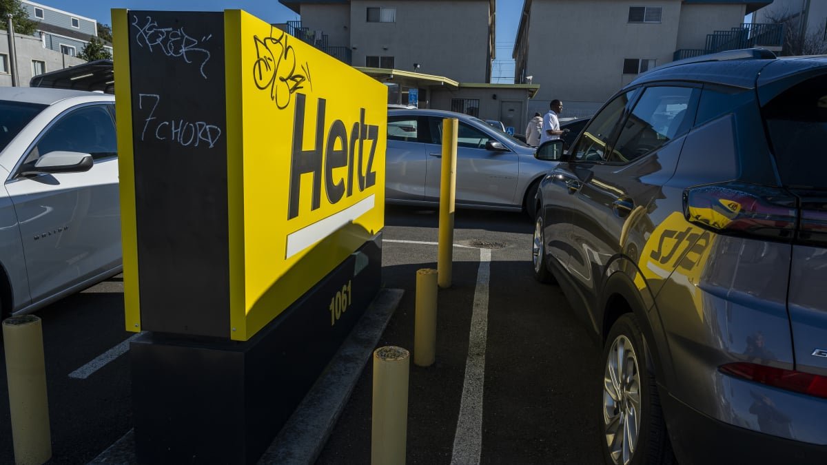 Hertz attempts to sell electric cars to renters
