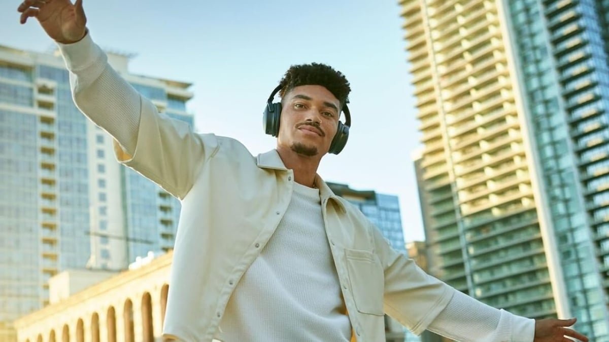 Score a $130 discount on the beloved Bose QuietComfort headphones – grab ’em before they’re gone!