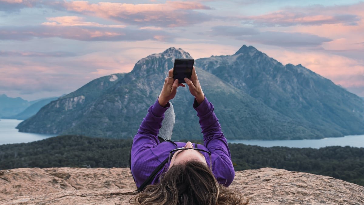 Verizon’s prepaid plans now offer free upgrades for international coverage, exciting news for travelers around the world.