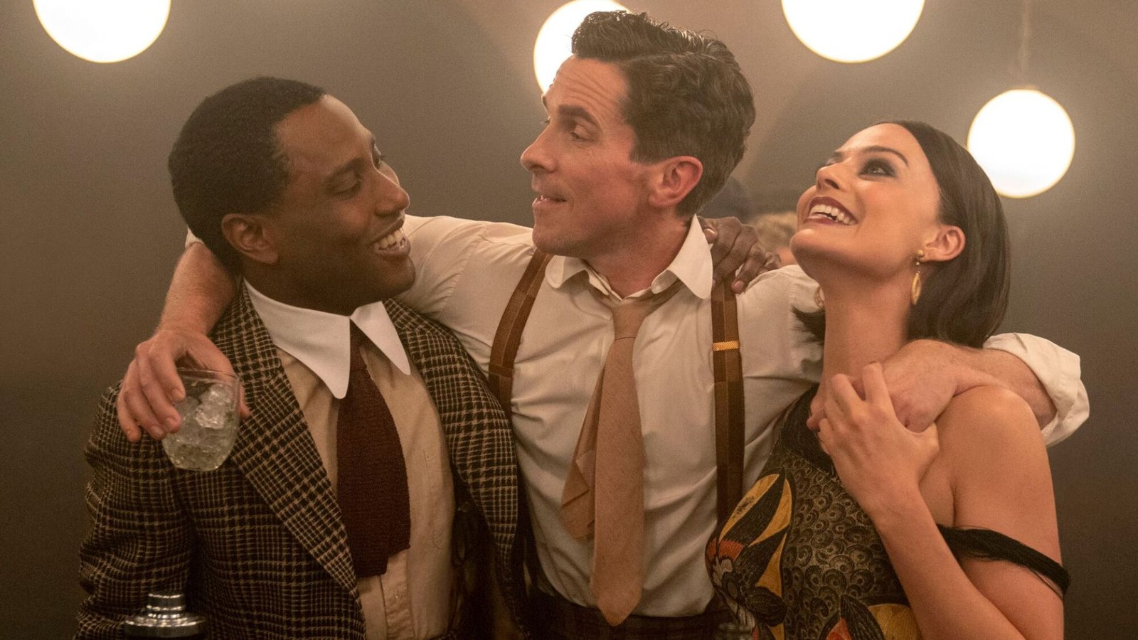 images-1-fill_-size_2000x1125-v1664811582 Christian Bale, Margot Robbie, and John David Washington in "Amsterdam."