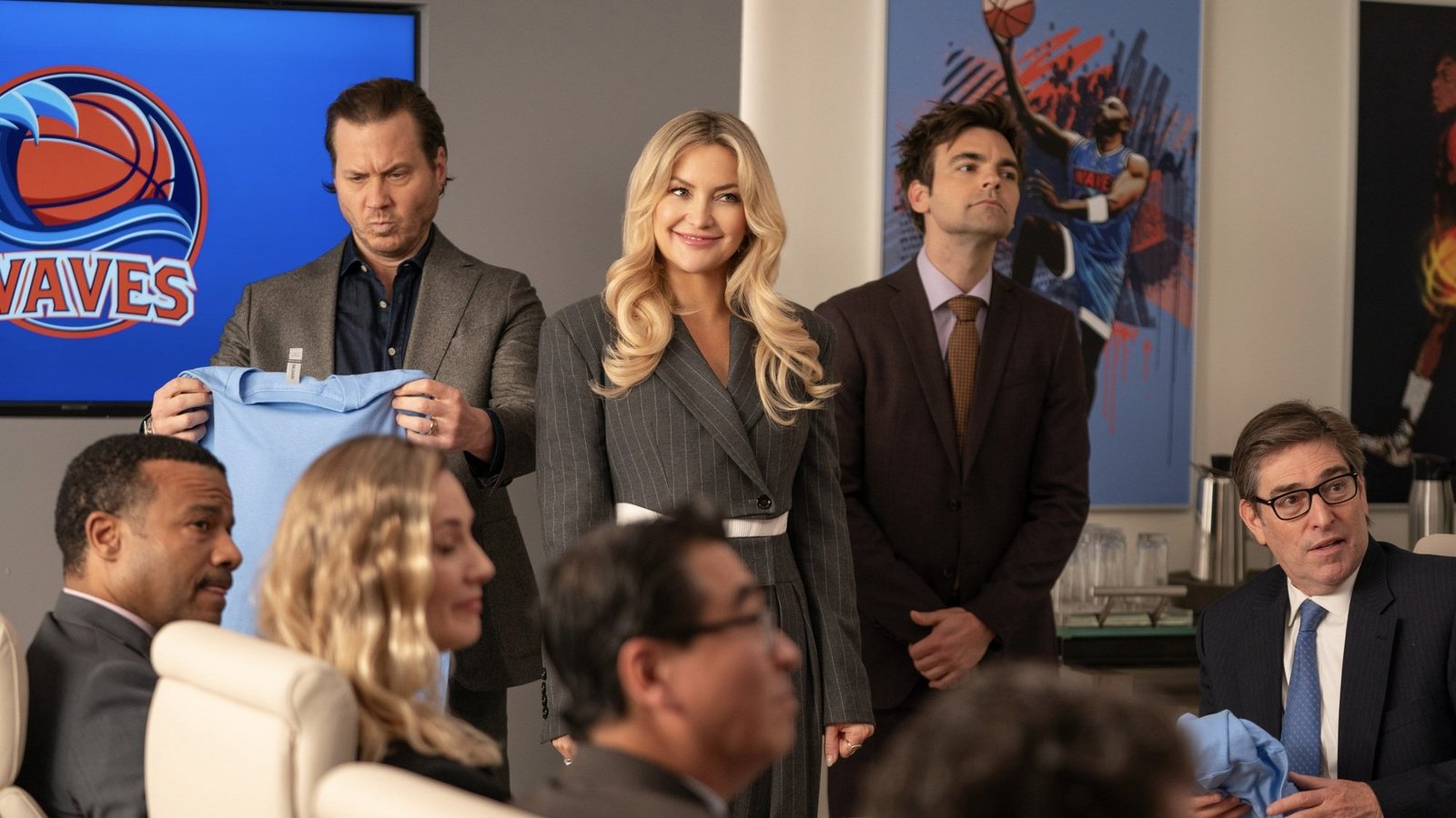 images-2-fill_-size_2000x1125-v1740522482 Scott MacArthur, Kate Hudson, and Drew Tarver in "Running Point."