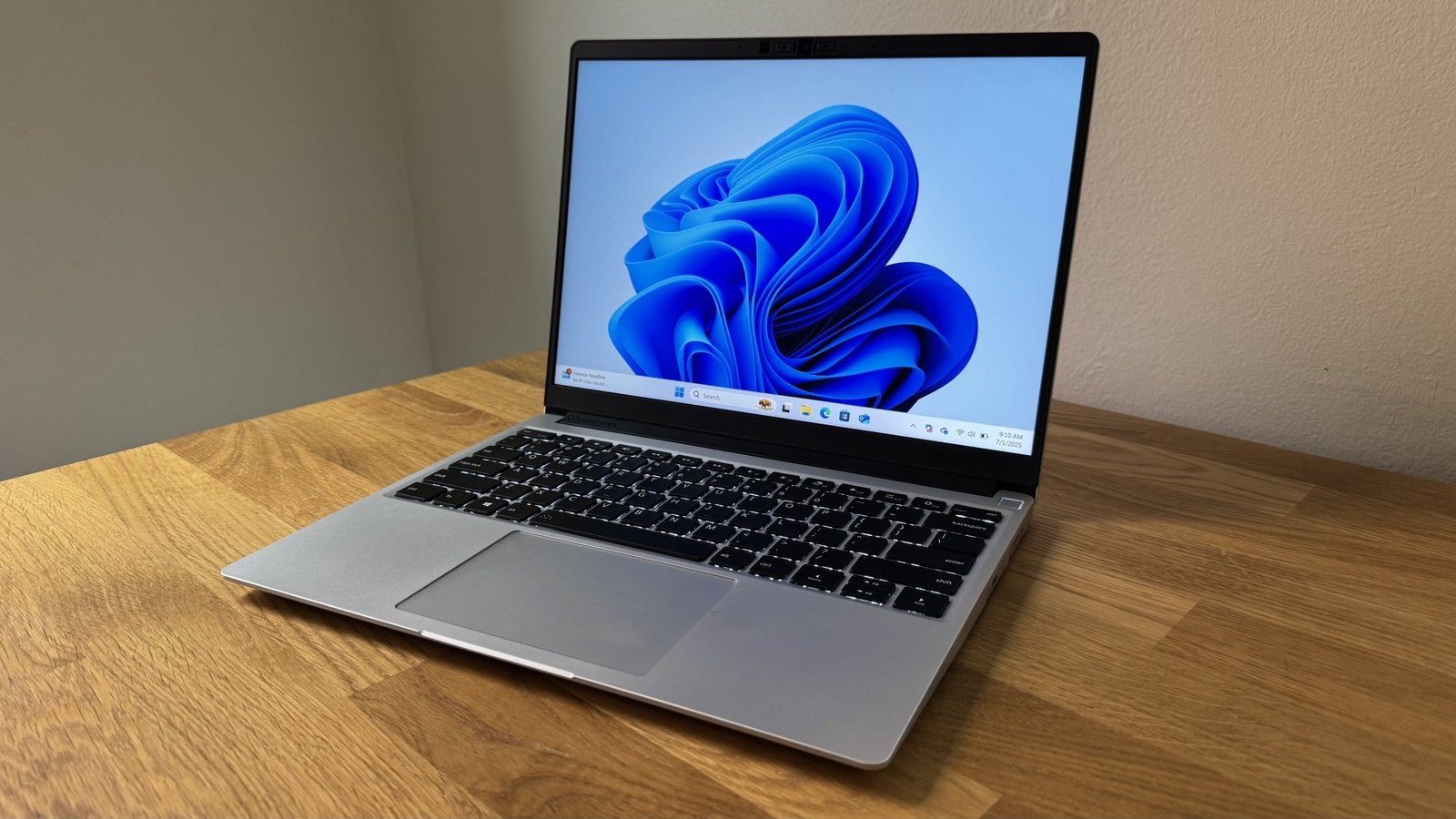 the framework laptop 13 on a wooden desk