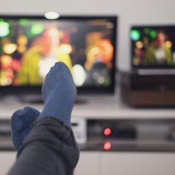 images-3-fill_-size_256x256-v1680282568 Person streaming TV from Laptop