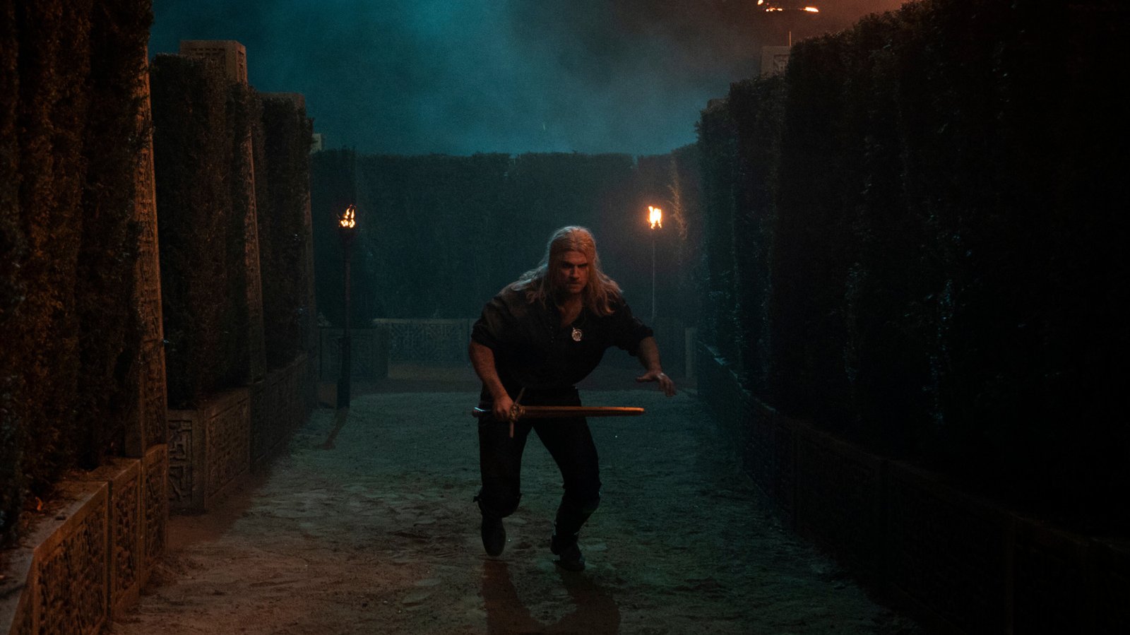 images-4-fill_-size_2000x1124-v1687977147 A man fights his way in a dark castle.