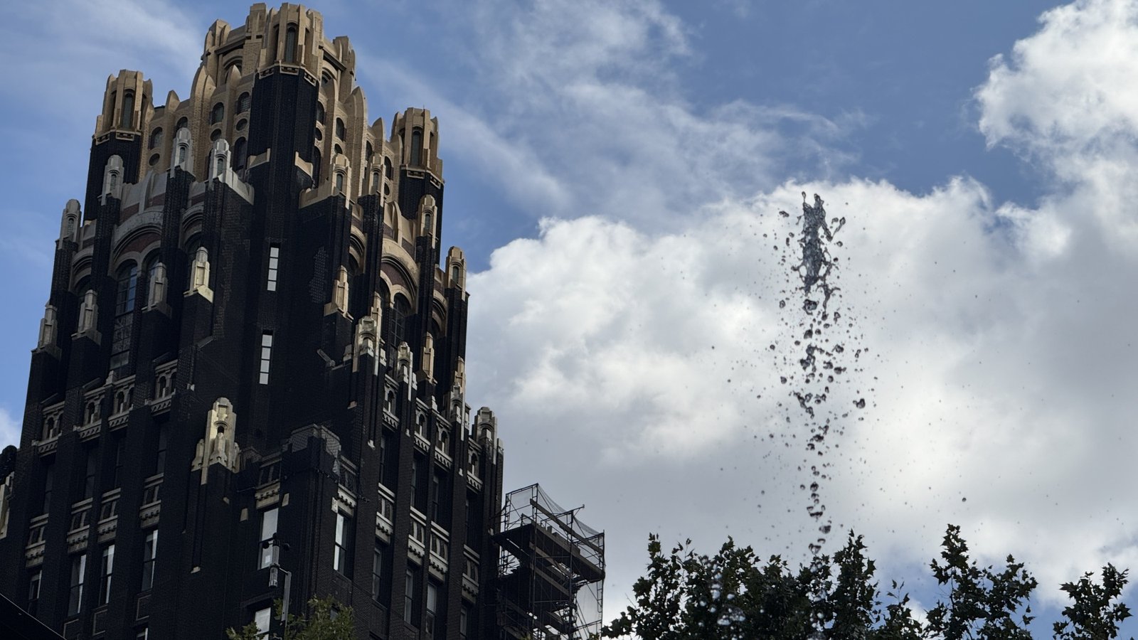 iPhone 15 Pro Max’s shot of the Bryant Park Hotel