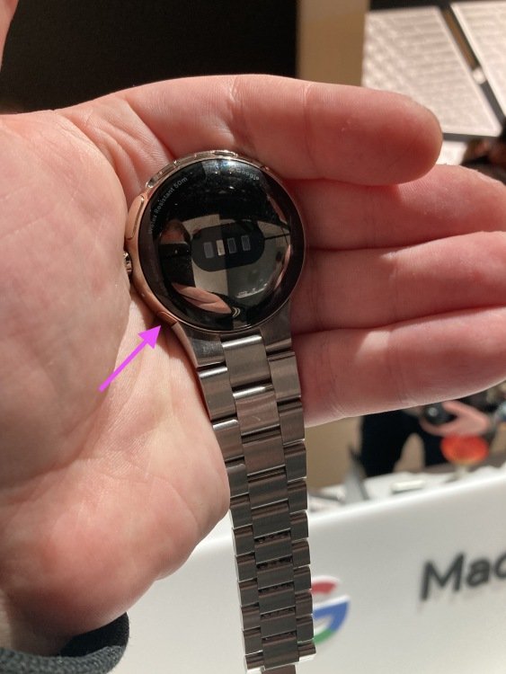 Pixel Watch latch mechanism